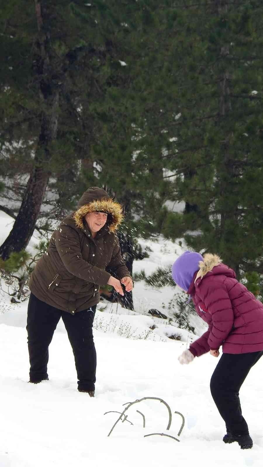 Muğlalı vatandaşların kar keyfi