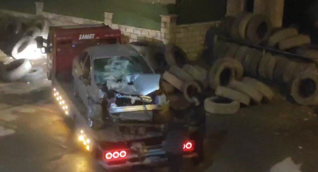 Sancaktepe’de kontrolden çıkan otomobil şarampole düştü: 2 yaralı