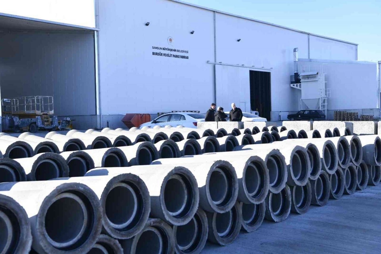 Samsun’da kurulan kilit parke ve beton boru tesisi seri üretime geçti
