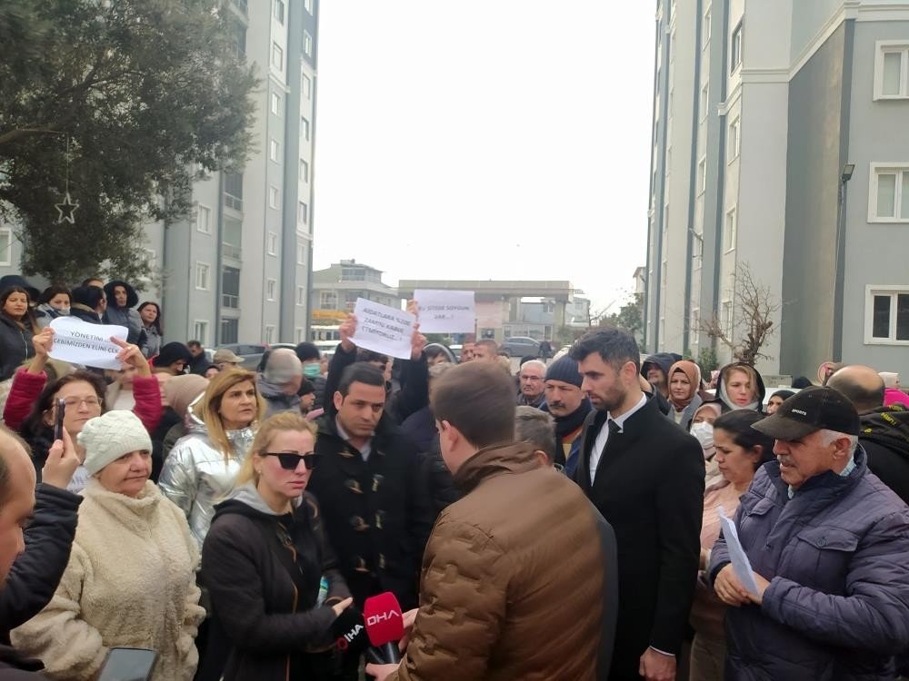 (Düzeltme) 500 TL’lik site aidatı bin 415 TL’ye çıktı, site sakinleri fahiş zamma isyan etti