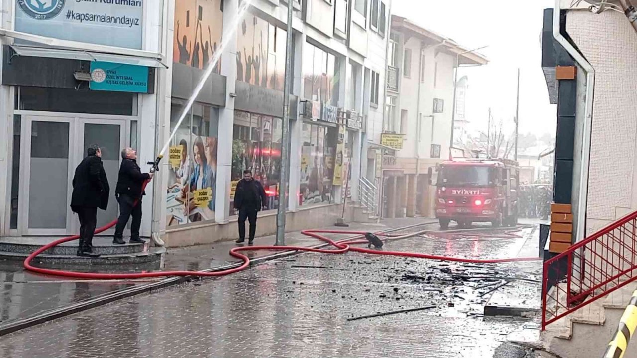 Sivas’ta korkutan yangın