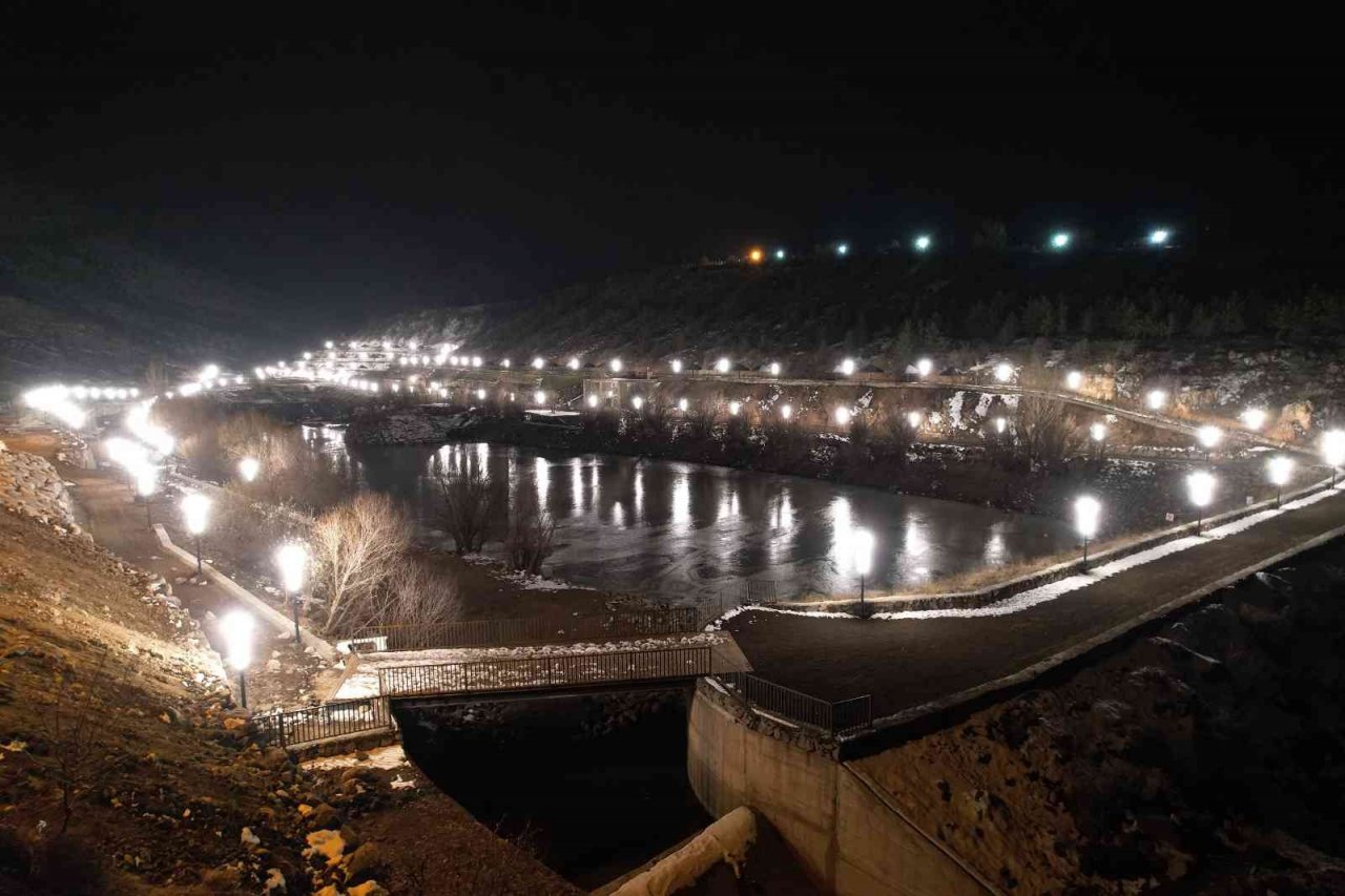 Zincidere 100. Yıl Mesire alanı Gece Işıl Işıl