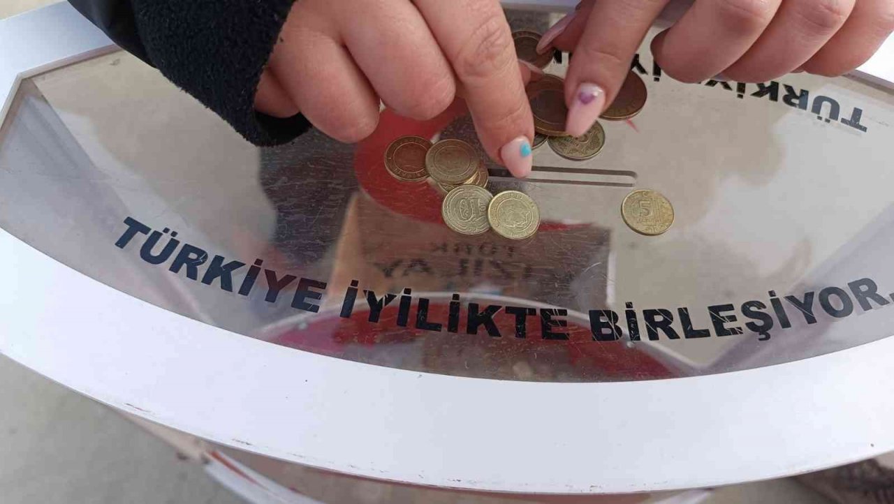 Basketbol maçına alınmayan bozuk paralar Kızılay’a bağışlandı