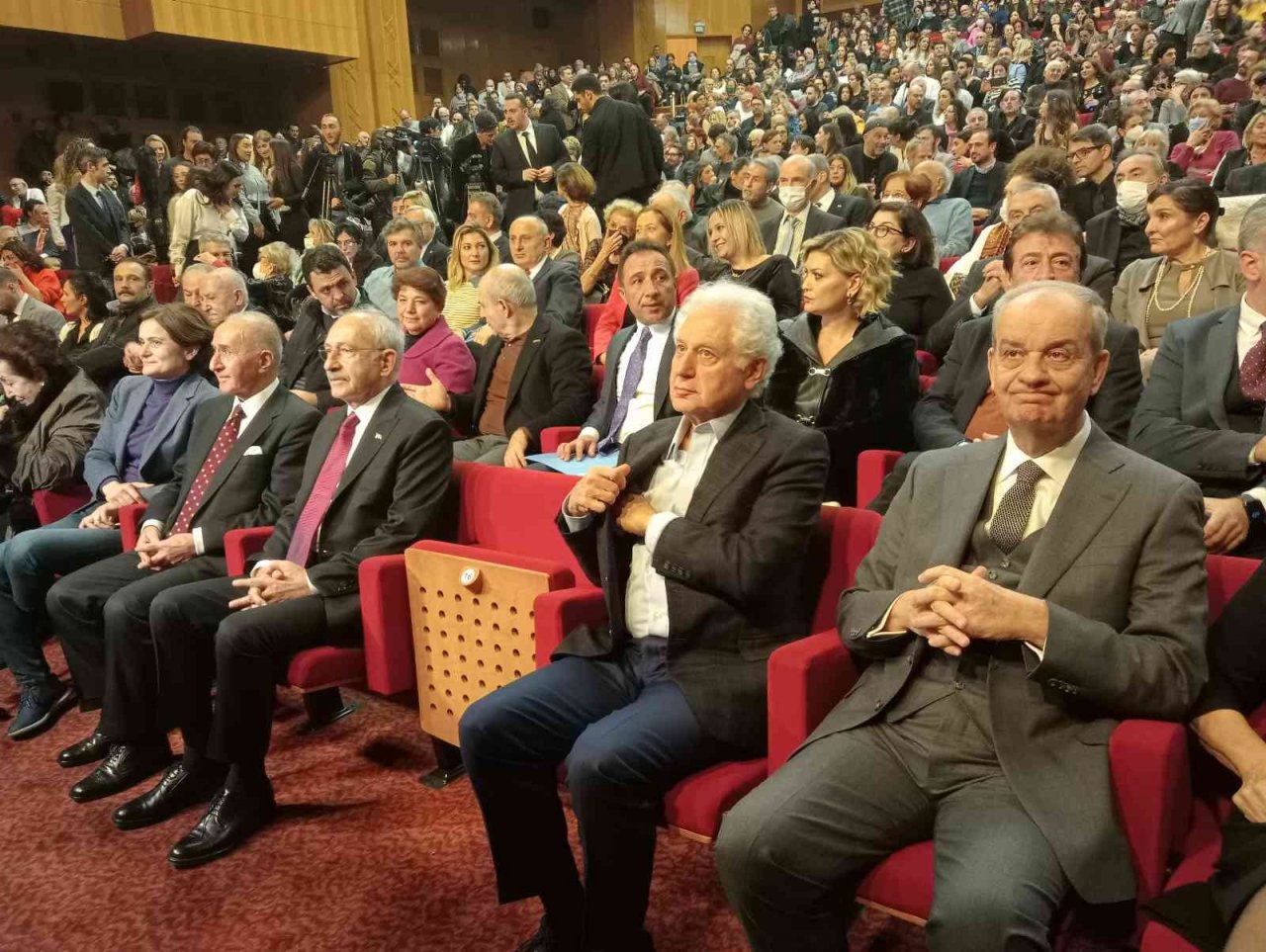 Kılıçdaroğlu, Müjdat Gezen’in ’70. Sanat Yılı’ programına katıldı
