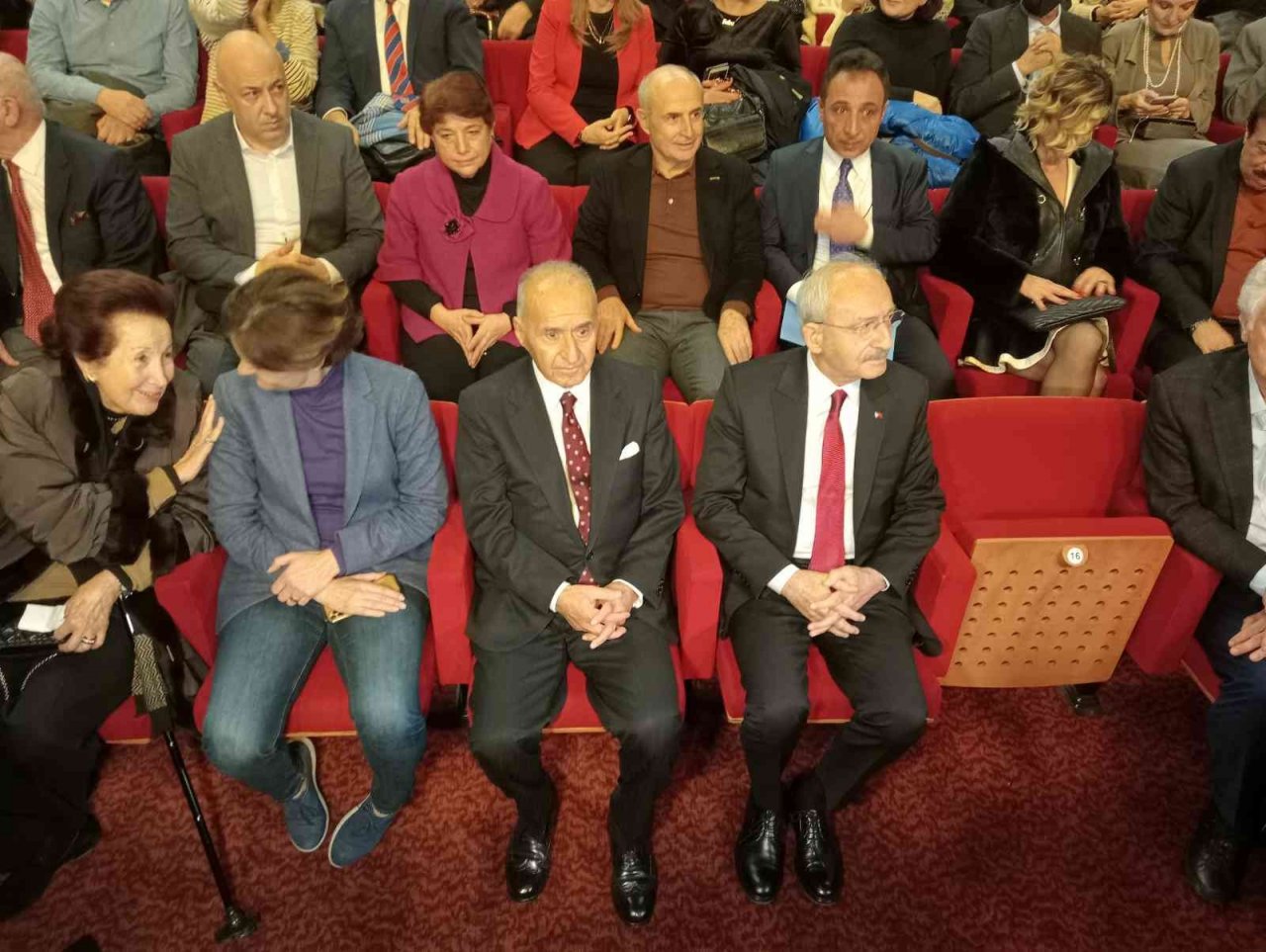 Kılıçdaroğlu, Müjdat Gezen’in ’70. Sanat Yılı’ programına katıldı