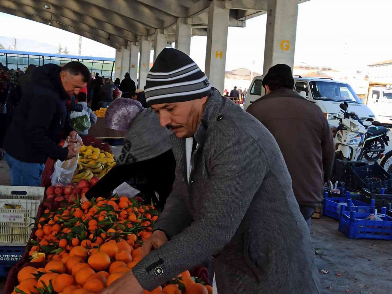 Semt pazarlarında fiyatlar düştü, vatandaş rahat nefes aldı