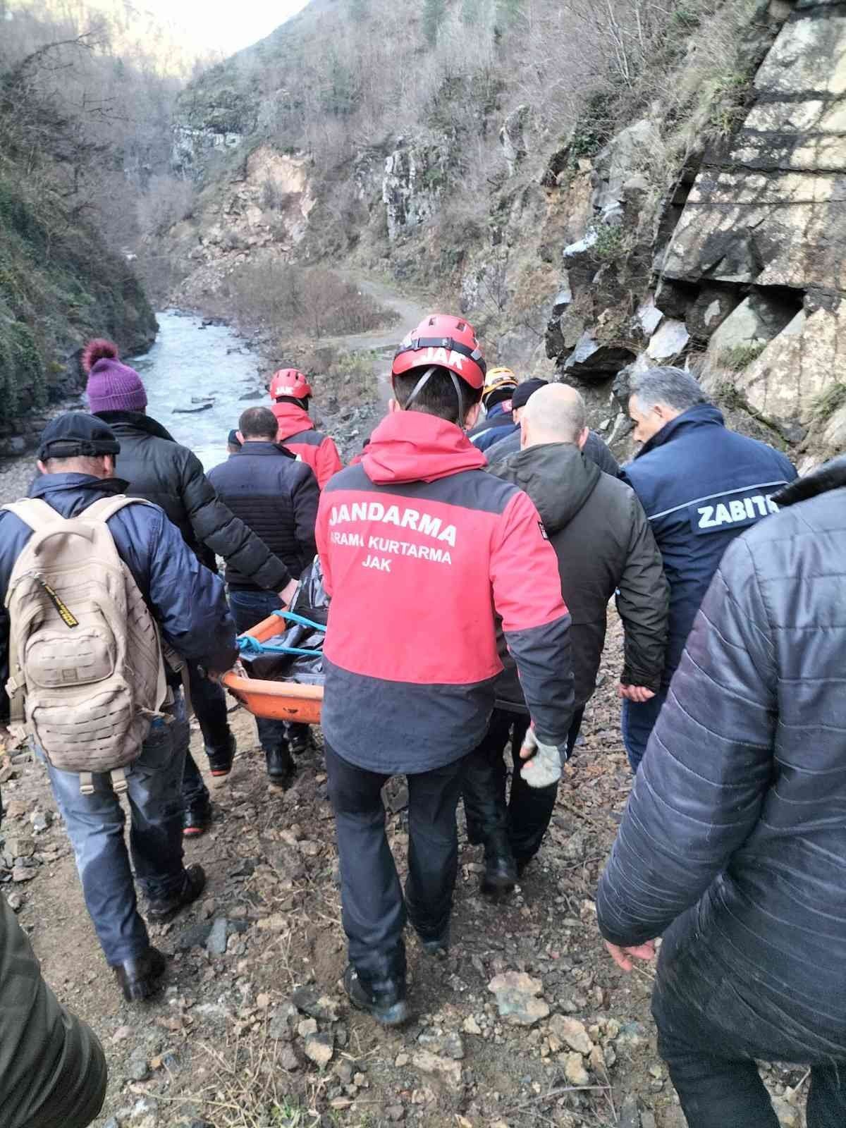 Av için evden çıkıp dönmeyen şahıs ormanda ölü bulundu