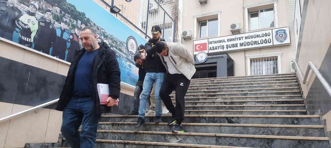 Avcılar’da otodan 1 milyon liralık hırsızlık yapan şahıslar yakalandı