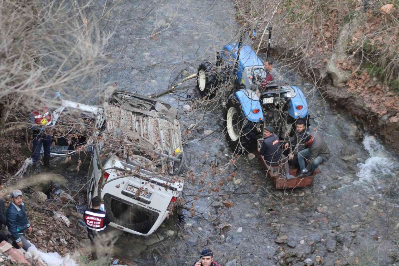 40 metrelik uçurumdan uçtular