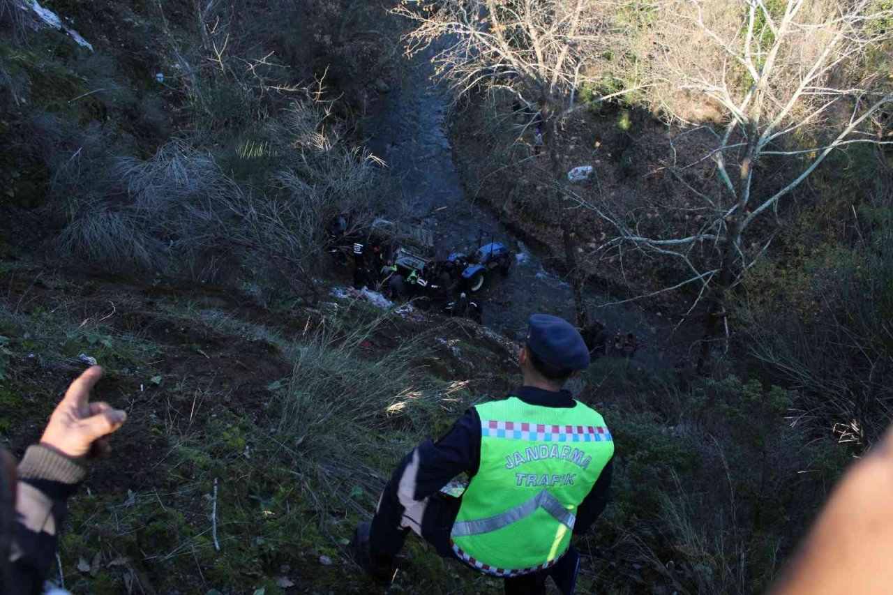 40 metrelik uçurumdan uçtular