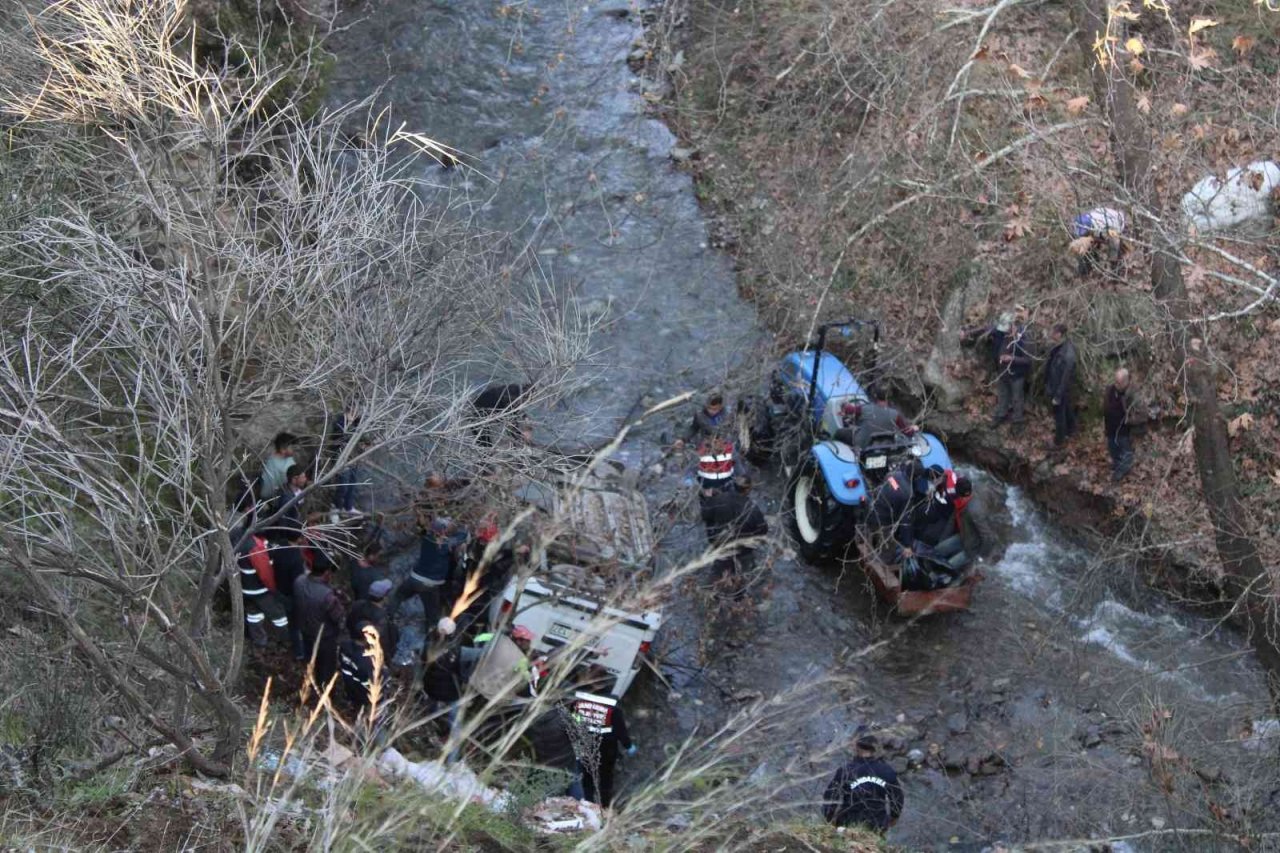 40 metrelik uçurumdan uçtular