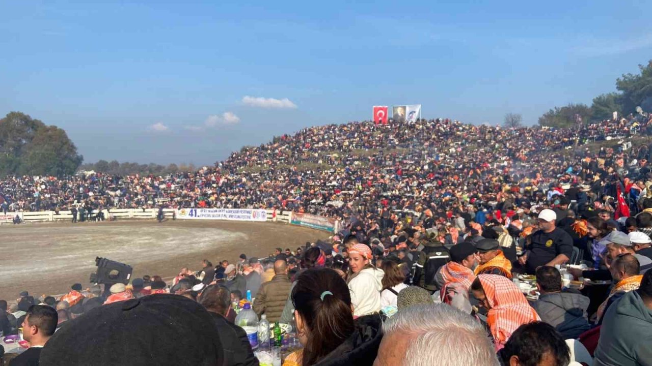 Uluslararası Deve Güreşleri Festivali’nde ilginç sıkıntı