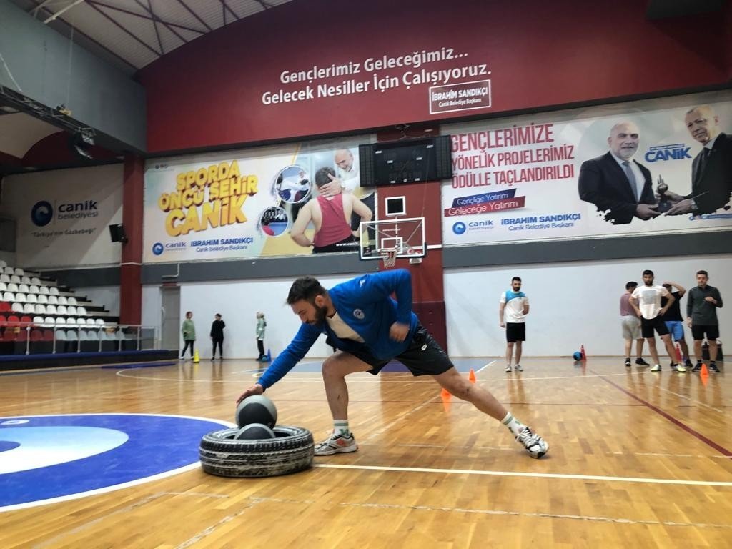Sandıkçı: “Sporla iç içe bir nesil yetiştiriyoruz”