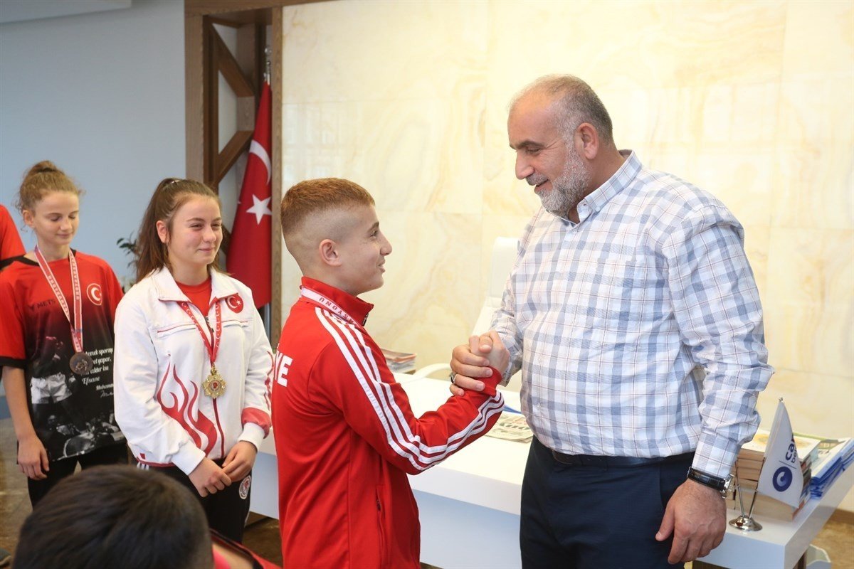 Sandıkçı: “Sporla iç içe bir nesil yetiştiriyoruz”