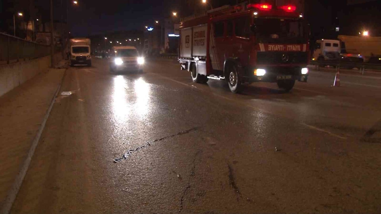 Çekmeköy’de kontrolden çıkıp takla atan aracın motoru yola fırladı: 3 yaralı