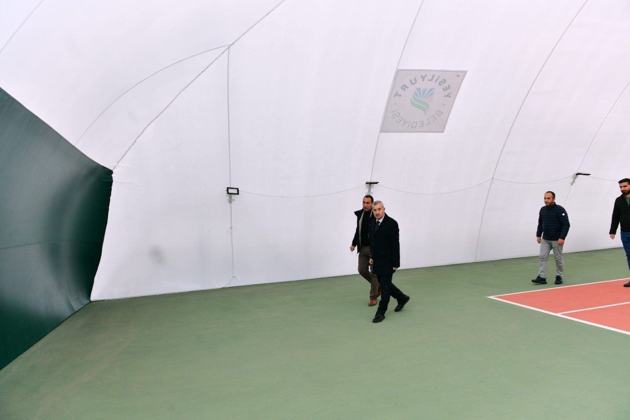 Gençlere kışında tenis oynama fırsatı