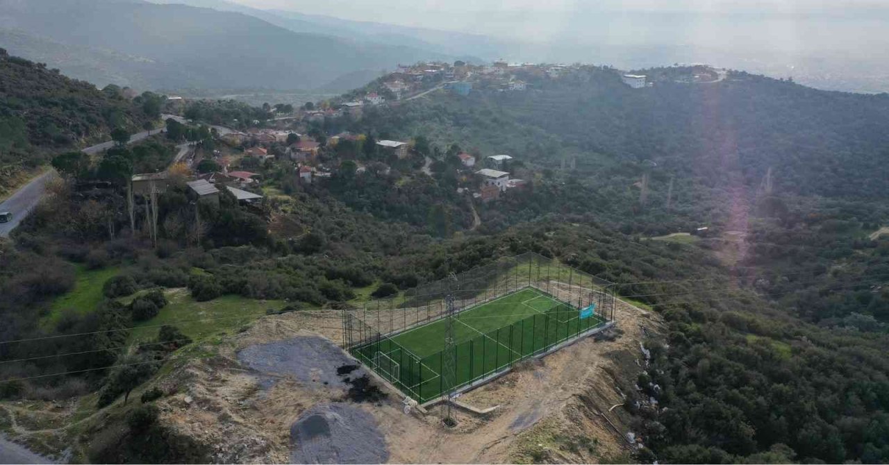 Çine’de 3 mahalle yeni halı sahaya kavuştu