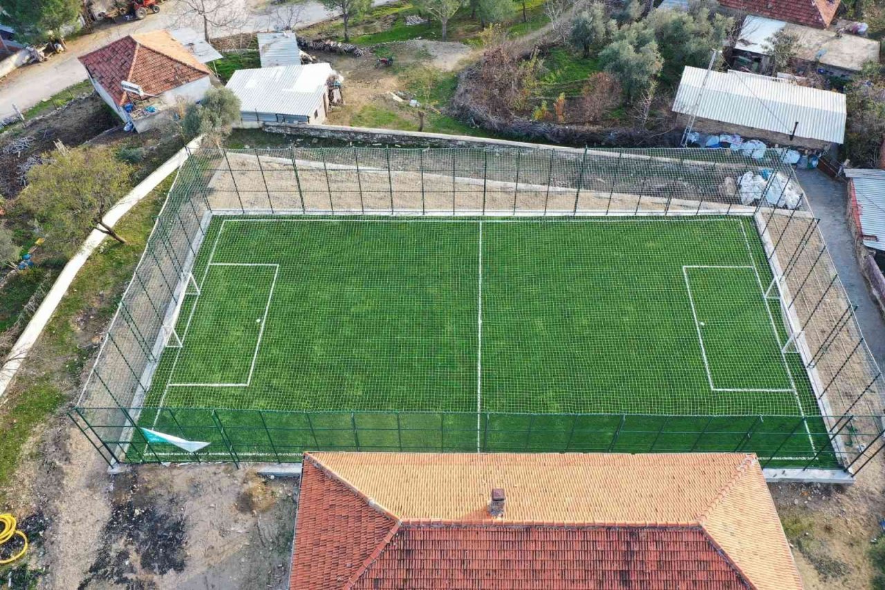 Çine’de 3 mahalle yeni halı sahaya kavuştu