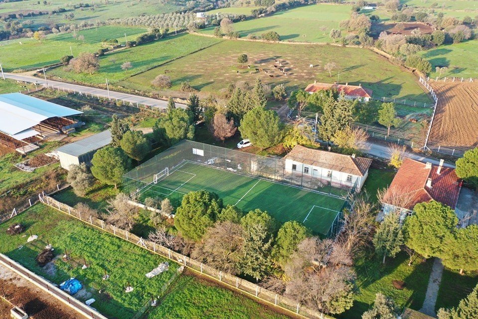 Çine’de 3 mahalle yeni halı sahaya kavuştu