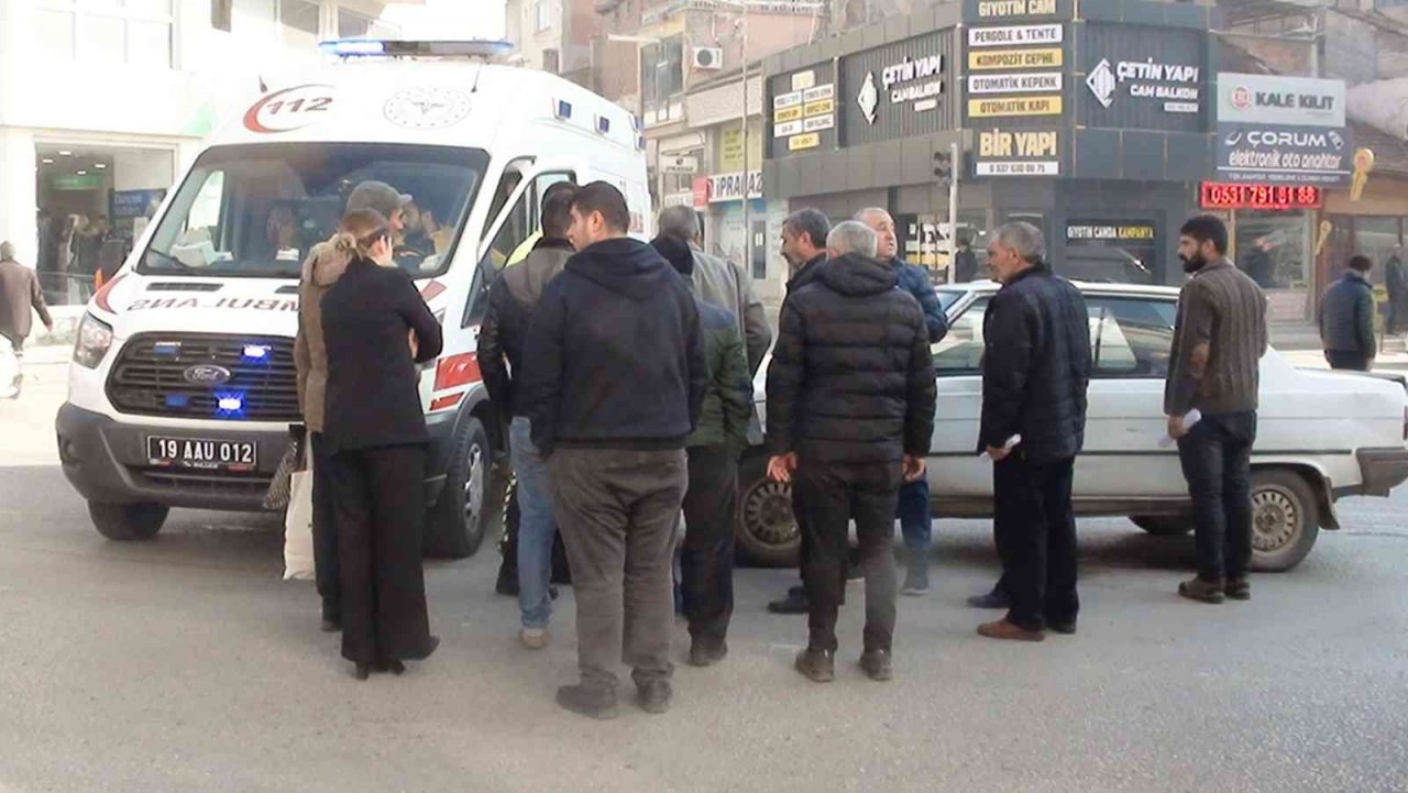 Tıra çarpan otomobilin sürücüsü yaralandı