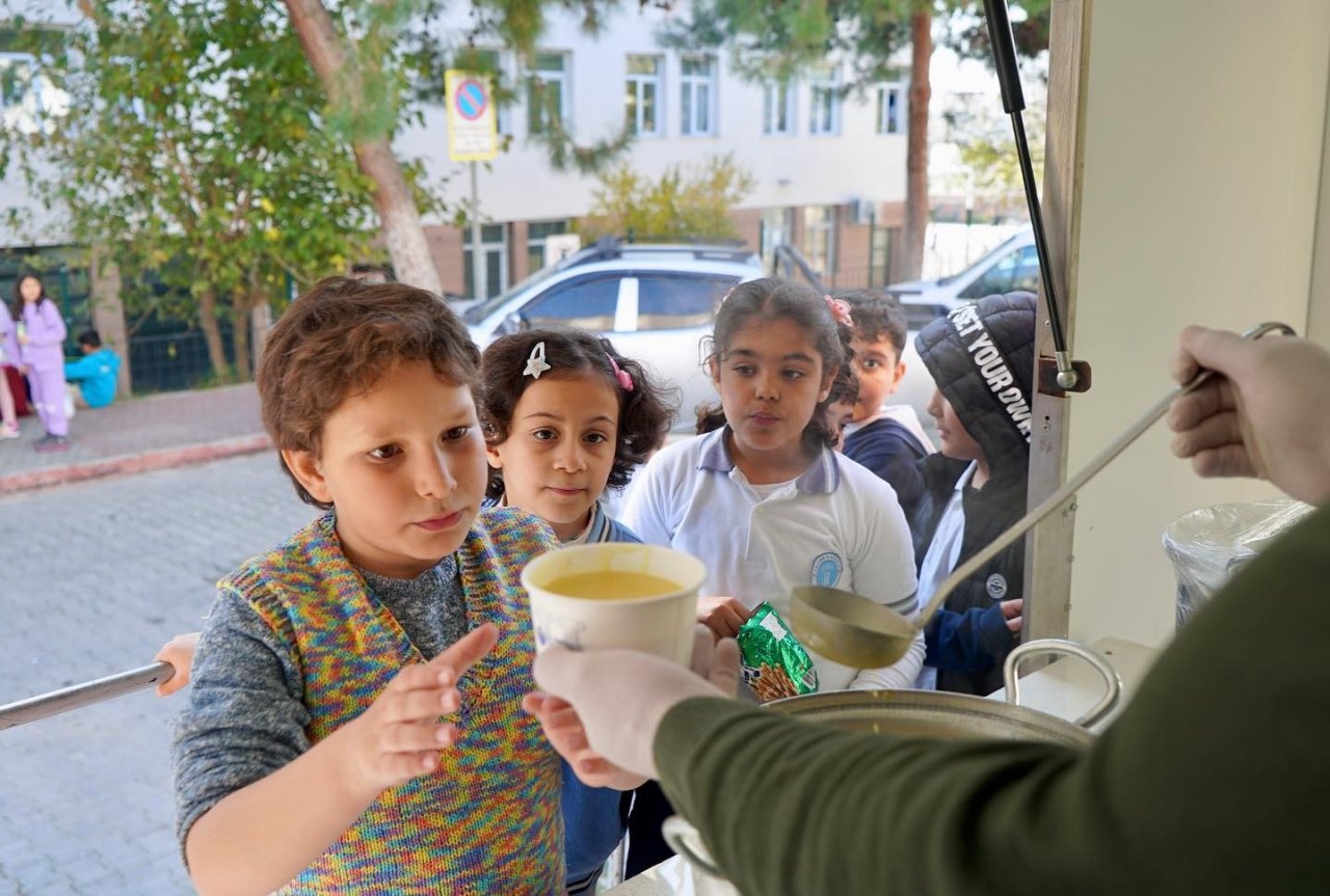 Didim Belediyesi2nden “Okullara 1 Öğün Ücretsiz Yemek” kampanyasına destek