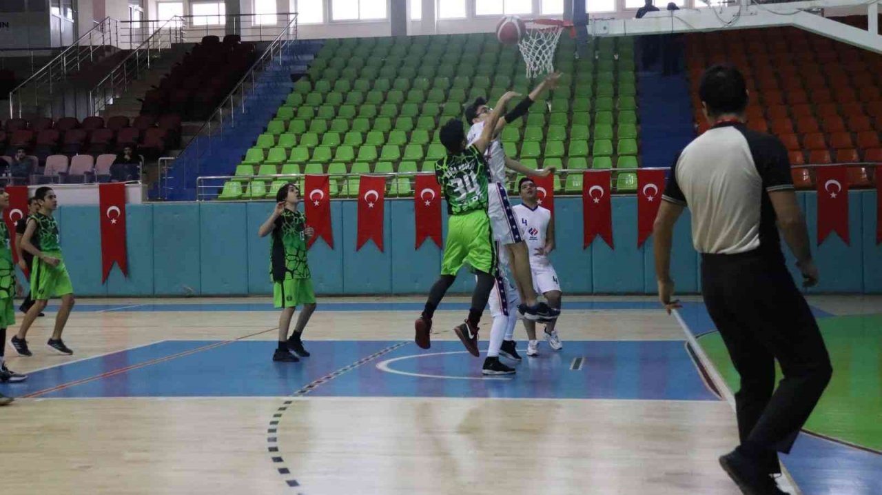 Elazığ’da Yıldızlar Basketbol İl Şampiyonası başladı