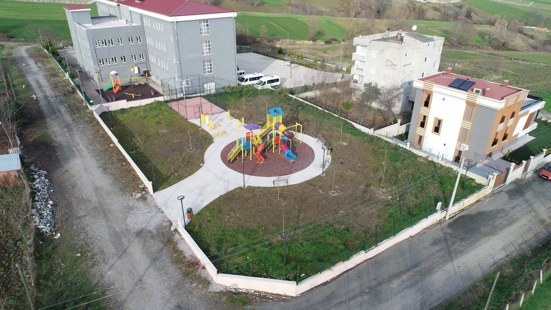 İlkadım’da parklar yenilendi