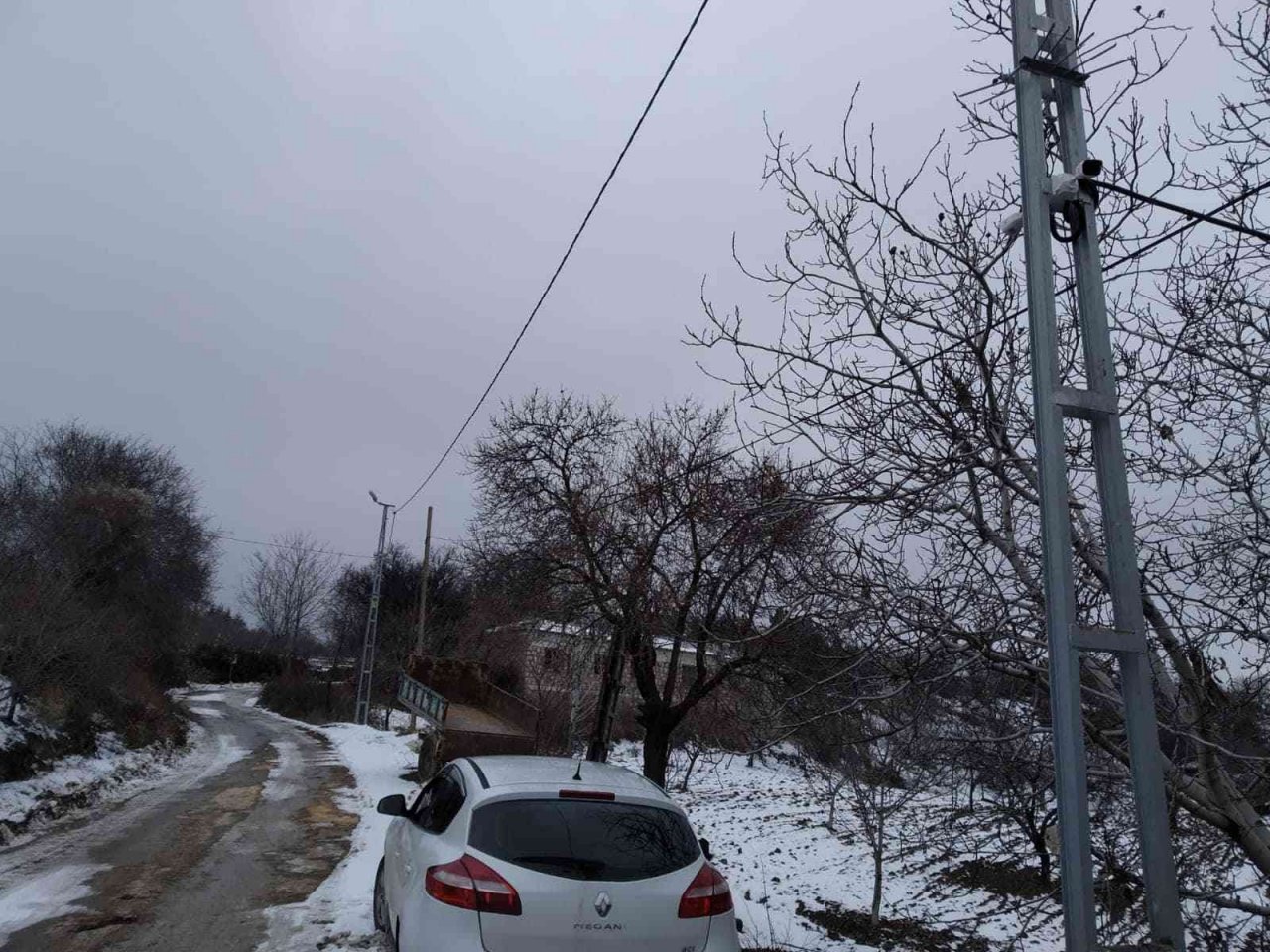 Köye güvenlik kamerası kurdular, 24 saat takip ediyorlar