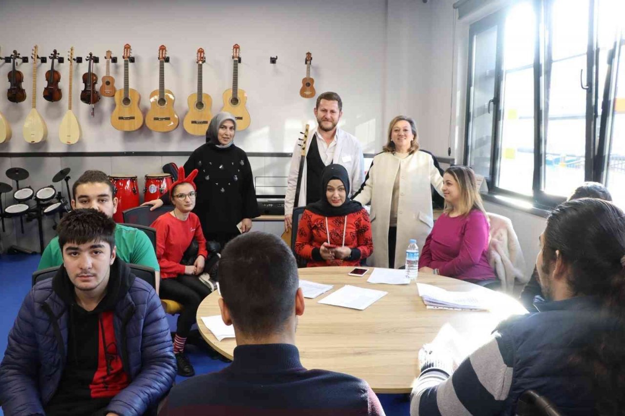 Bakan Yardımcısı Yavuz, büyükşehir tesislerine hayran kaldı