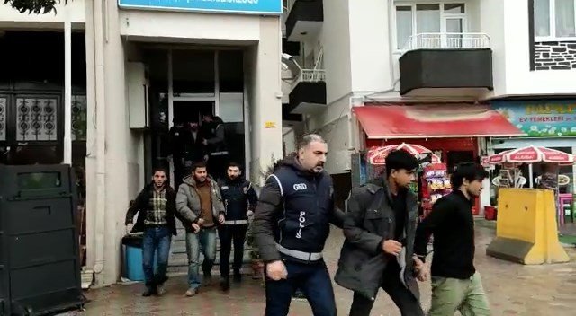 Polisten göçmen kaçakçılığı operasyonu: 6 gözaltı