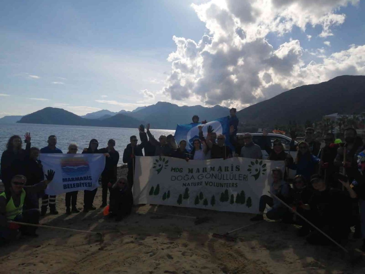 Marmaris sahilde temizlik çalışması yapıldı