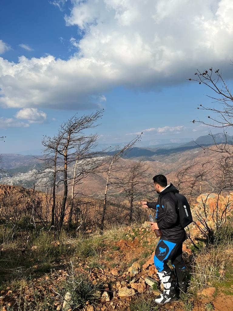 Marmaris’in zirvelerine motosikletleri ile çıkıp fidan diktiler