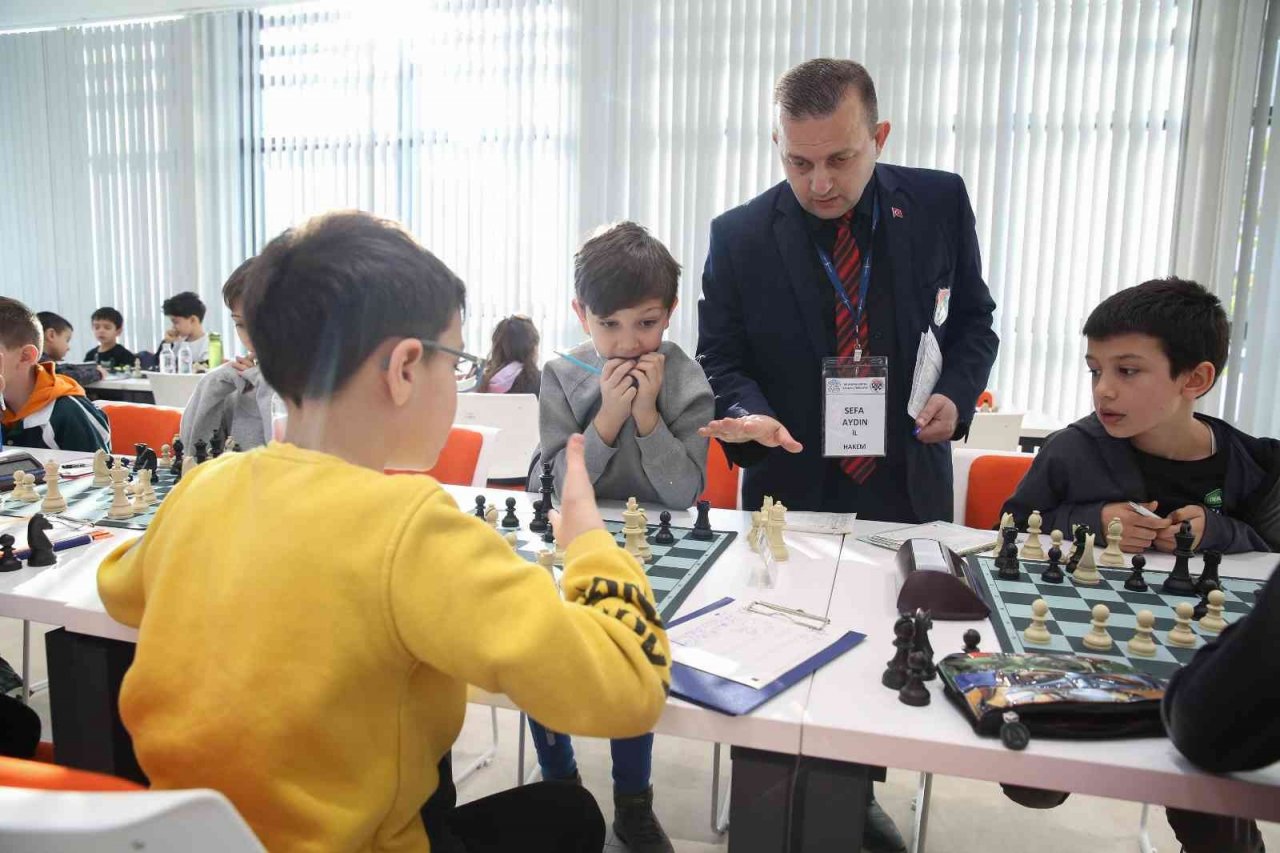 Satrançta hamleler şampiyonluk için yapıldı