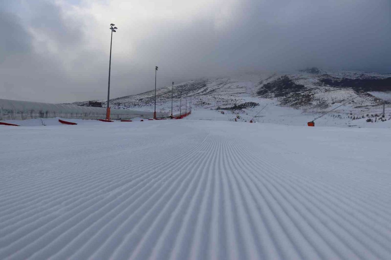 Sivas’ın parlayan yıldızında kayak sezonu başladı