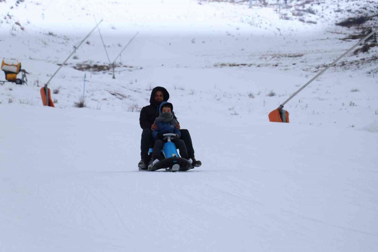 Sivas’ın parlayan yıldızında kayak sezonu başladı