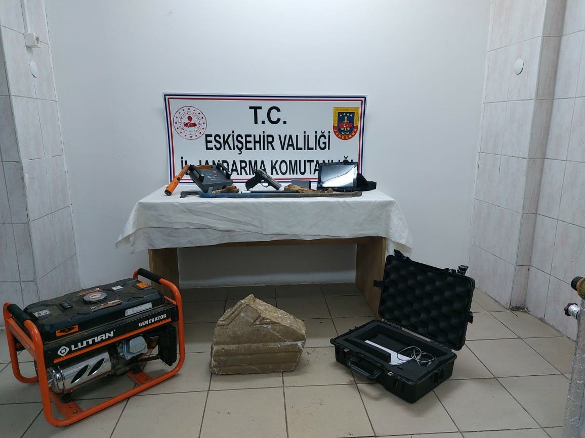 Jandarma ekiplerinden kaçak kazıya suçüstü