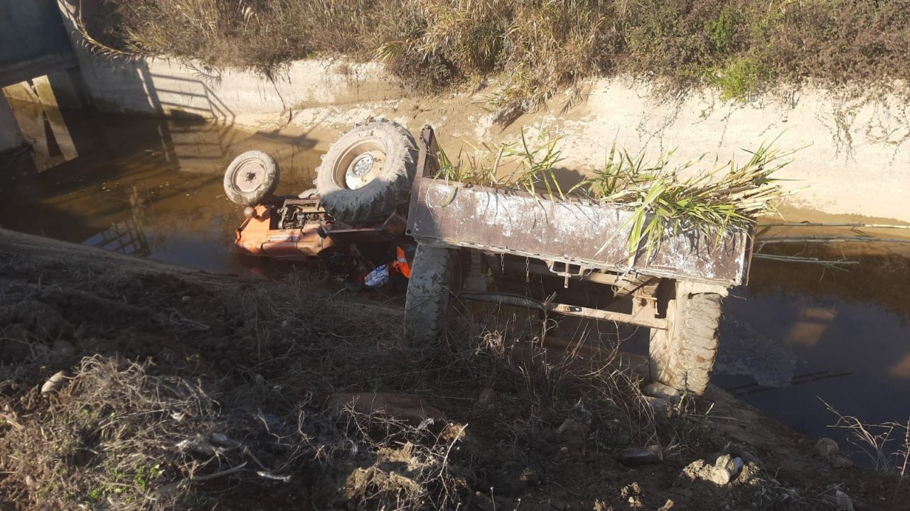 Traktör kanala uçtu, sürücüsü hayatını kaybetti