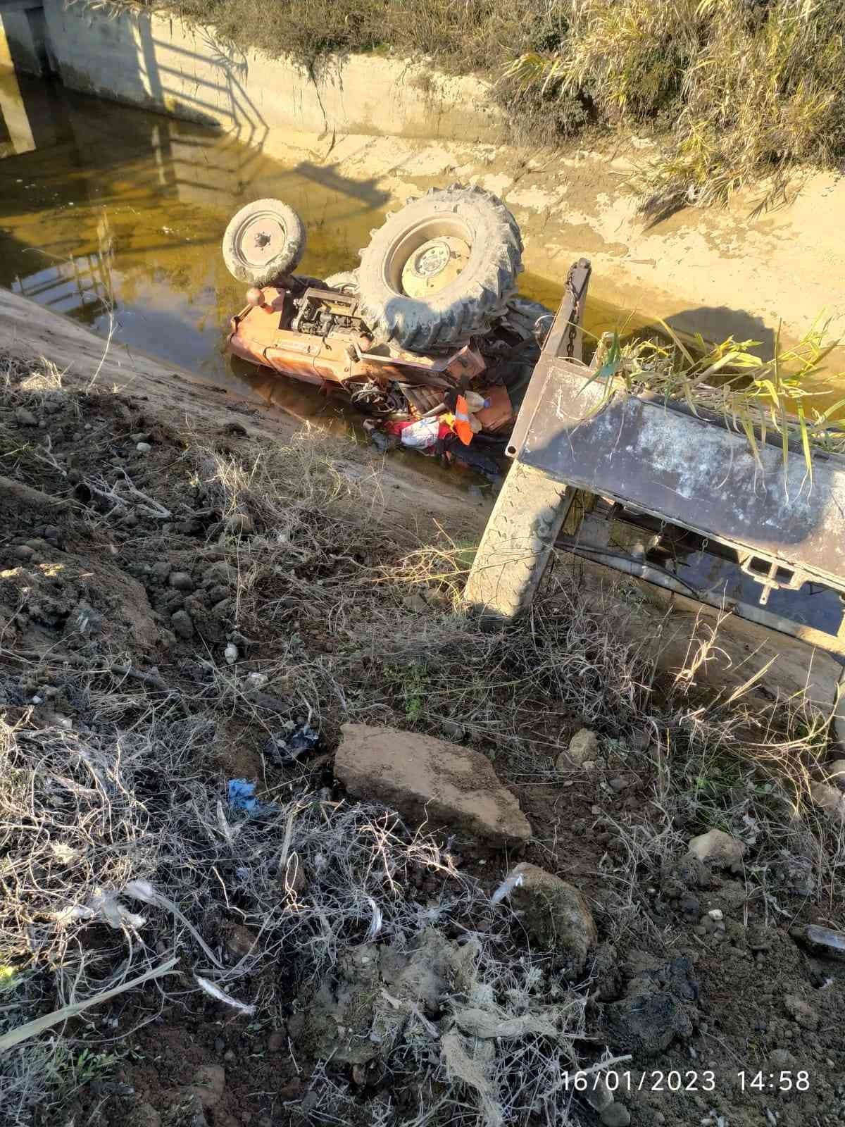 Traktör kanala uçtu, sürücüsü hayatını kaybetti