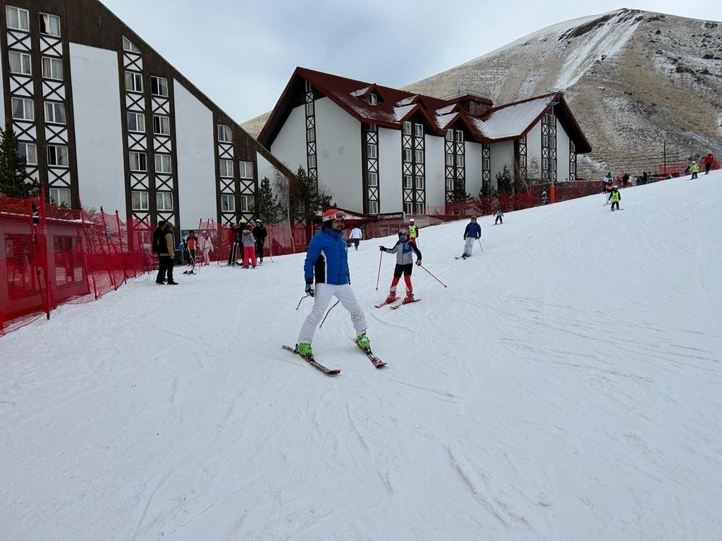 Palandöken’de kayak yoğunluğu devam ediyor