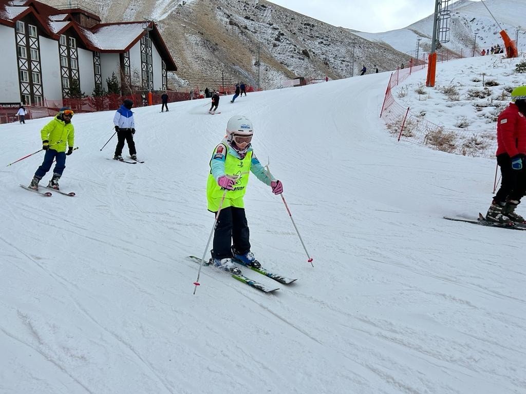 Palandöken’de kayak yoğunluğu devam ediyor