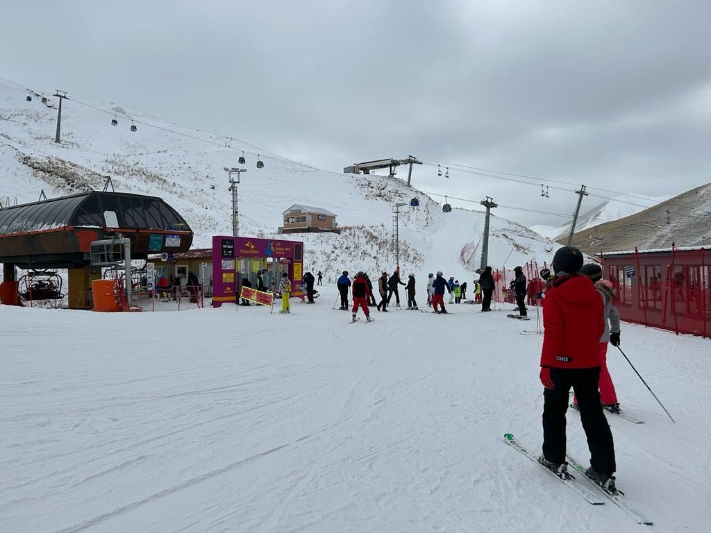 Palandöken’de kayak yoğunluğu devam ediyor
