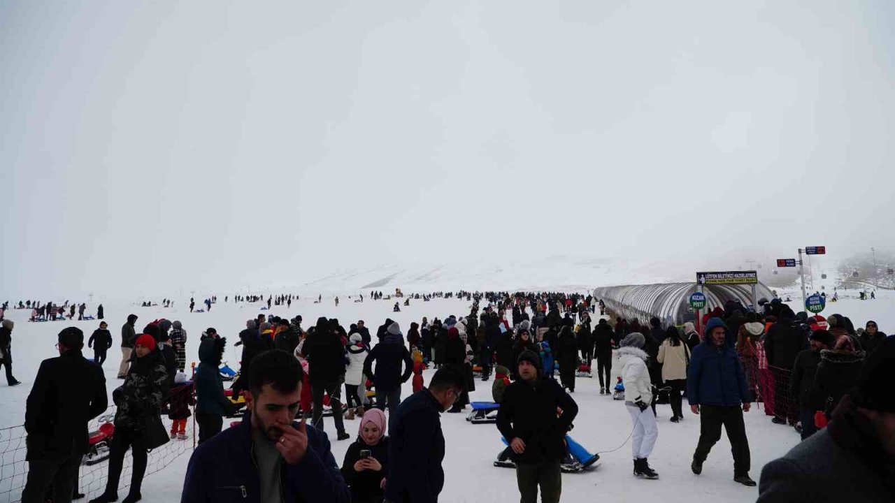 Erciyes hafta sonu 70 bin misafir ağırladı