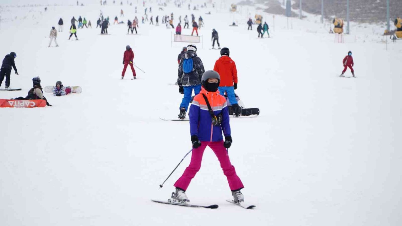 Erciyes hafta sonu 70 bin misafir ağırladı