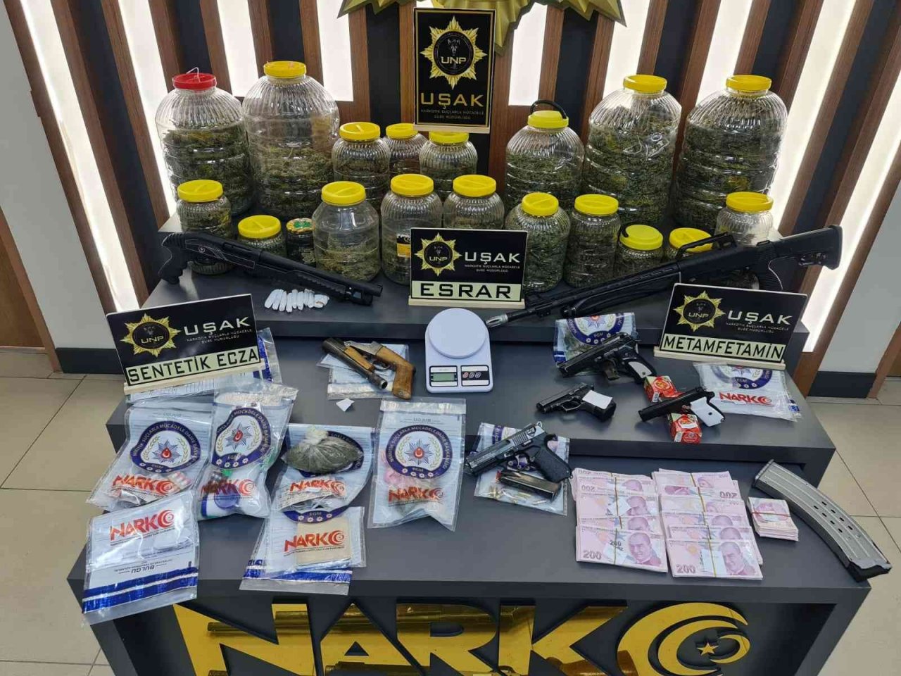 Uşak’taki Kökünü Kurutma operasyonunda 60 şüpheli tutuklandı