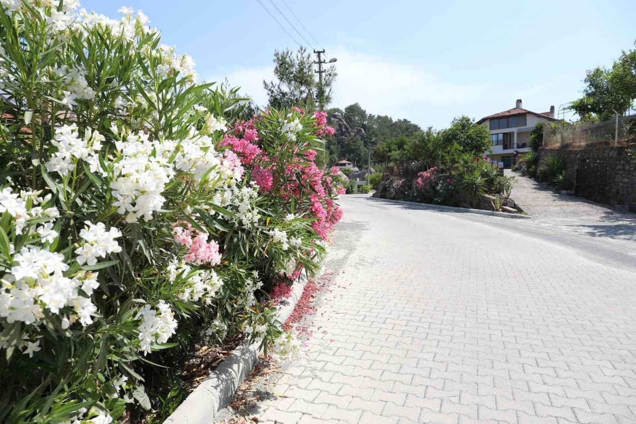 Marmaris Belediyesi Fen İşleri Müdürlüğü ekipleri durmak bilmedi