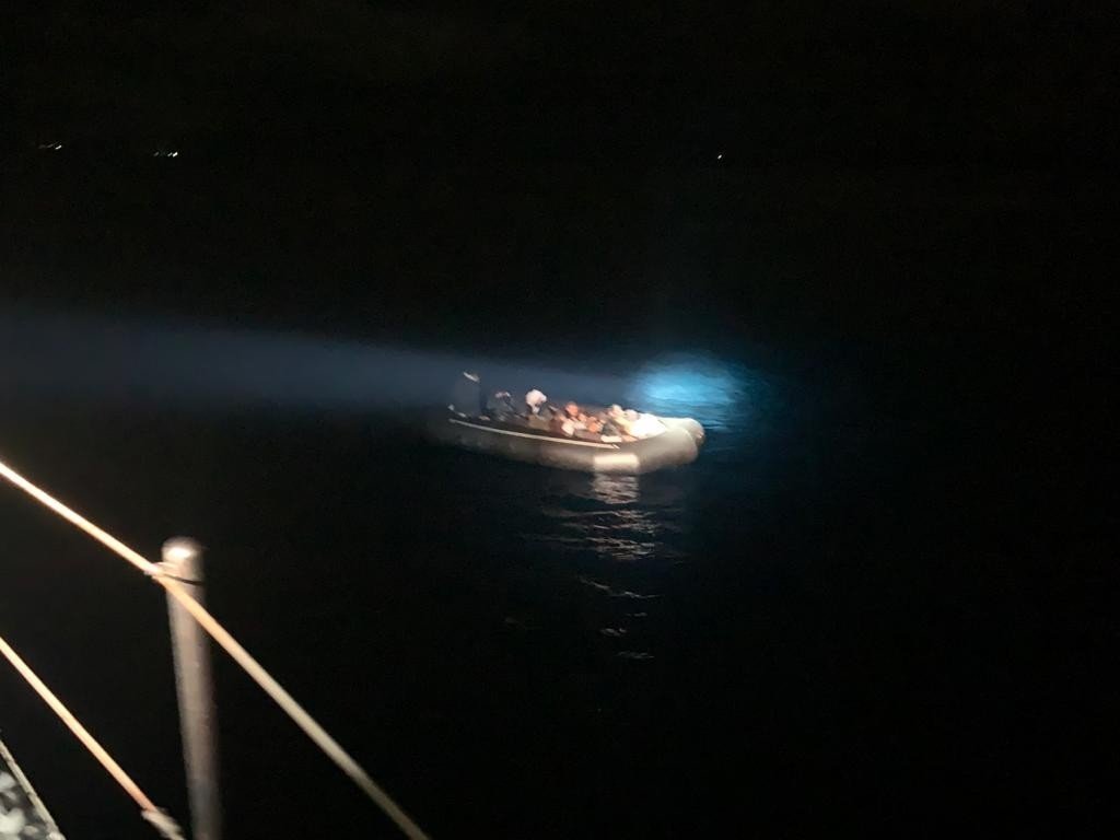 19 düzensiz göçmen yakalandı, 45’i kurtarıldı