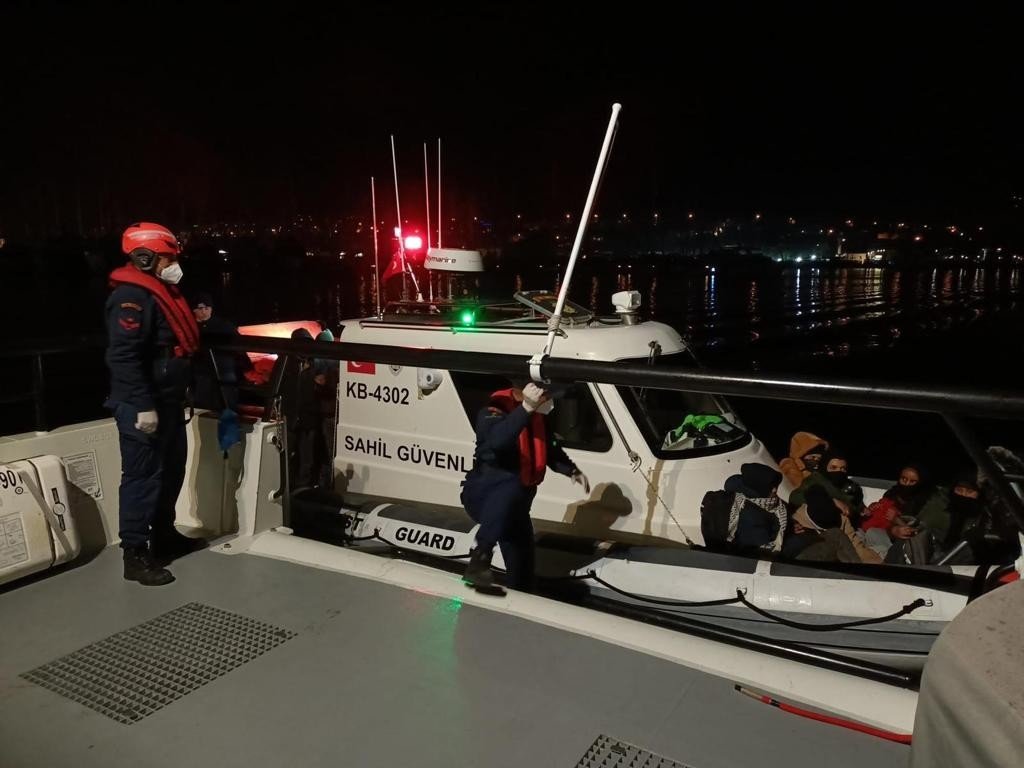 19 düzensiz göçmen yakalandı, 45’i kurtarıldı