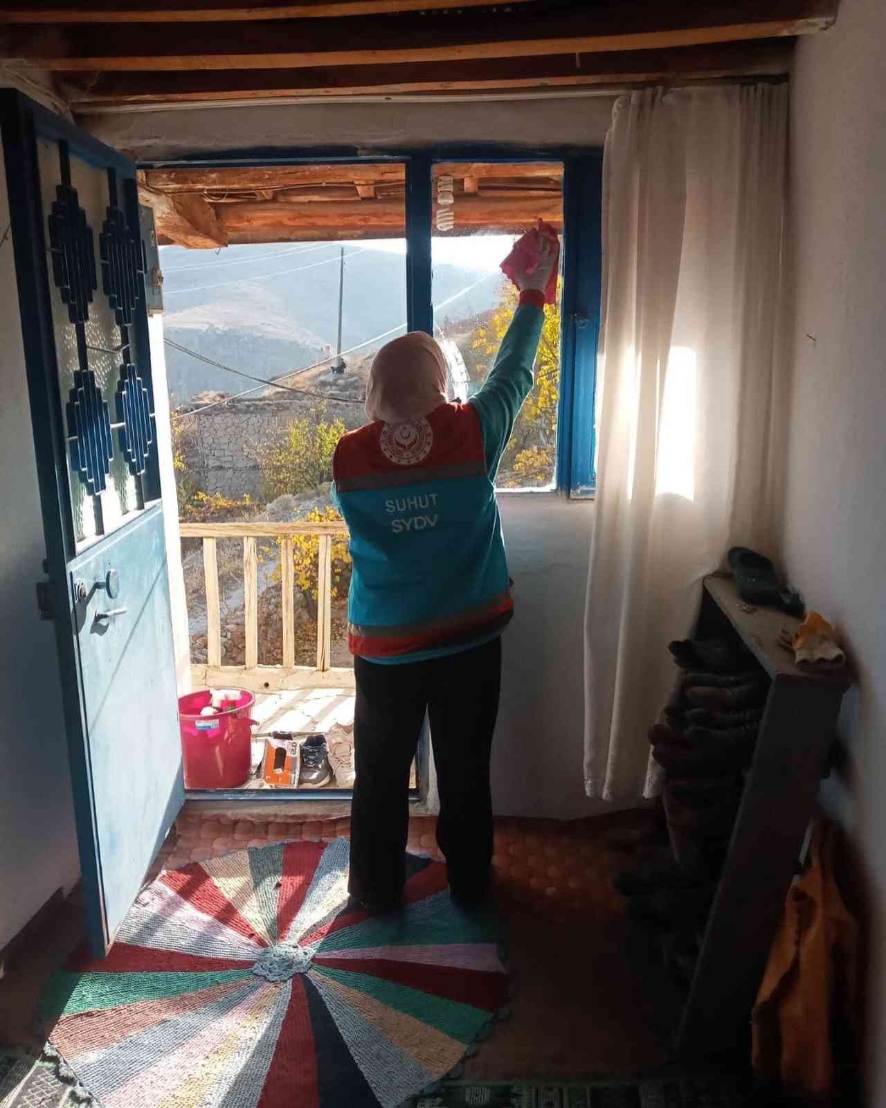 120 yaşlı ve engelli vatandaşın her ay ev temizliği ve kişisel bakımları yapılıyor