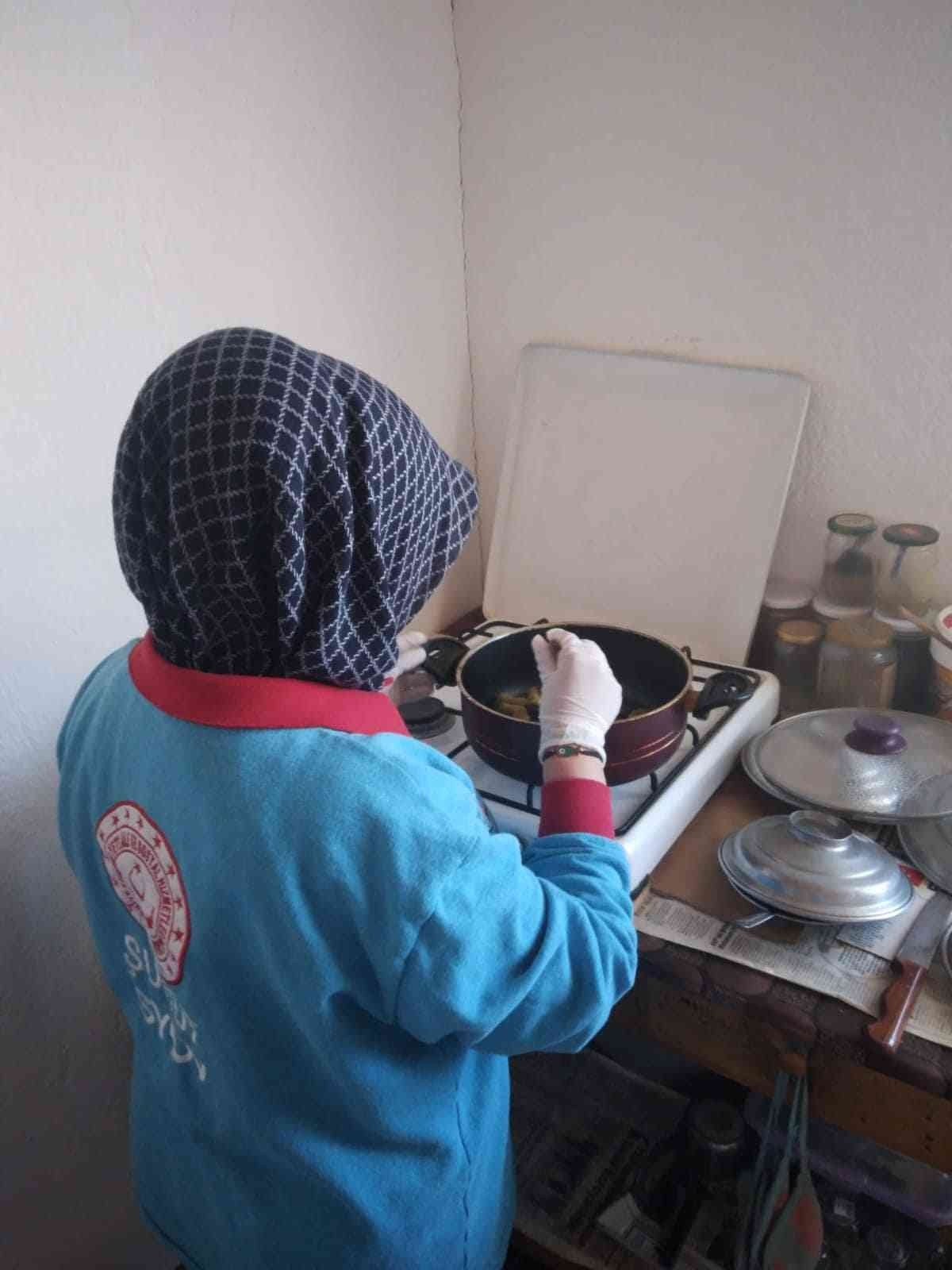 120 yaşlı ve engelli vatandaşın her ay ev temizliği ve kişisel bakımları yapılıyor