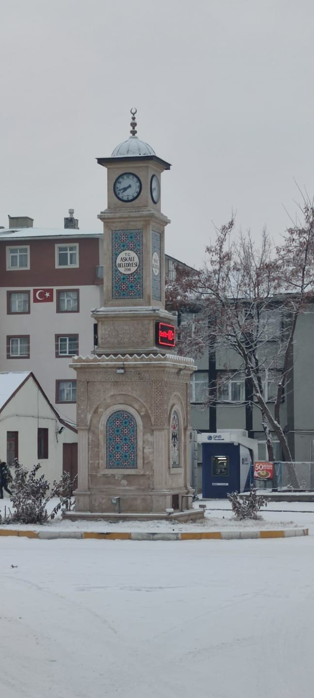 Aşkale güne karla başladı